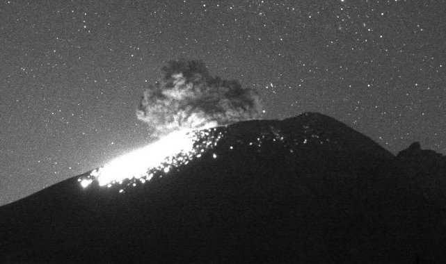Meksika'daki Popocatepetl Yanardağı'nda patlama