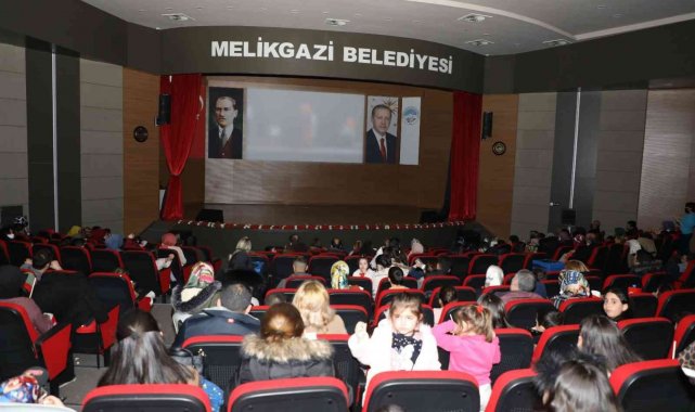 Melikgazi'de çocukların sinema keyfi devam ediyor