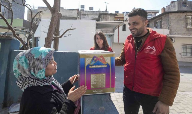 Mersin Büyükşehir Belediyesi Ramazan kolisi dağıtımına başladı
