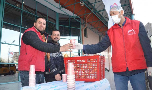 Mersin Büyükşehir Belediyesinden çorba dağıtımı