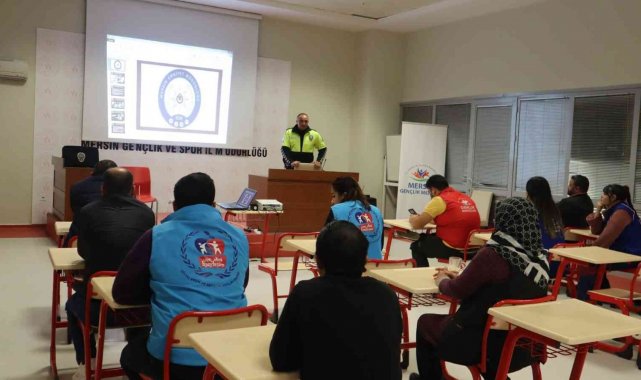 Mersin Gençlik Merkezi personeline trafik eğitimi