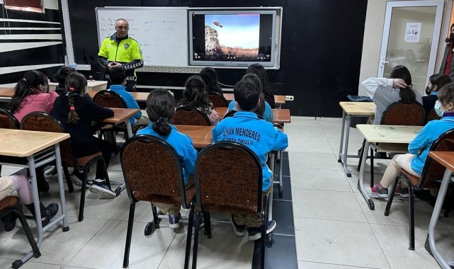 Mersin polisinden öğrencilere trafik eğitimi