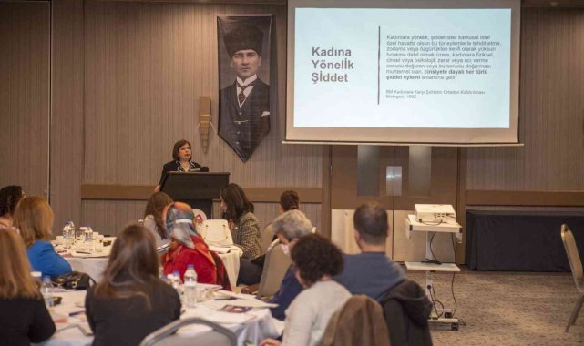 Mersin&#039;de &#039;kadına yönelik şiddet&#039; konuşuldu