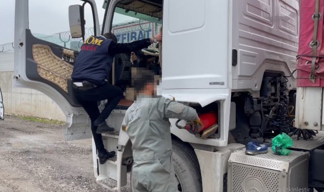 Mersin&#039;de bir tırda kaçak sigara ele geçirildi