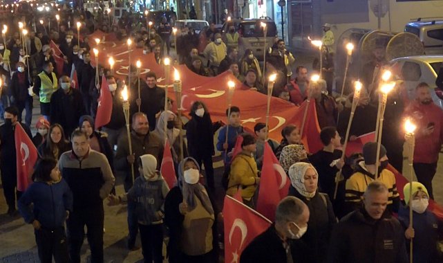 Mersin'de fener alayı