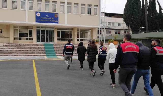 Mersin&#039;de sosyal medya dolandırıcılarına operasyon: 8 gözaltı