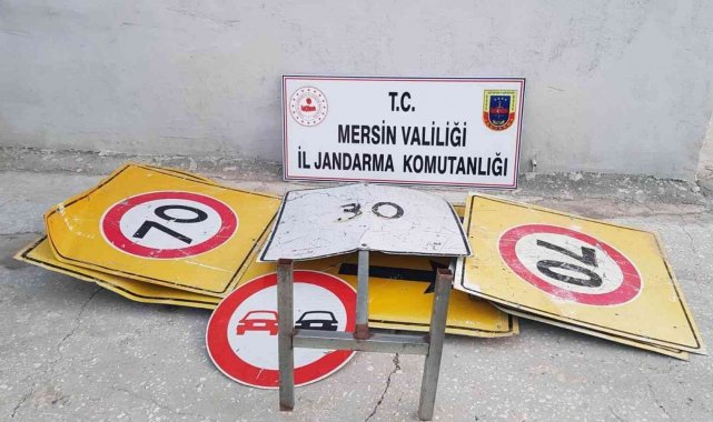 Mersin&#039;de trafik uyarı levhalarını çalan şüpheli gözaltına alındı