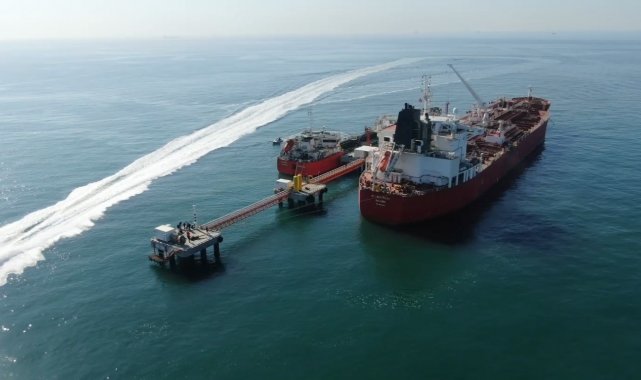 Mersin'e gelen gemiden ayçiçeği yağı sevkiyatı başladı