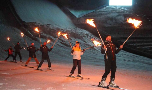 Meşaleler yıldız için yandı