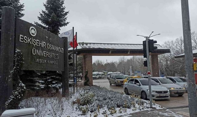 Meşelik Kampüsü&#039;nde kar hoş manzaralar oluşturdu