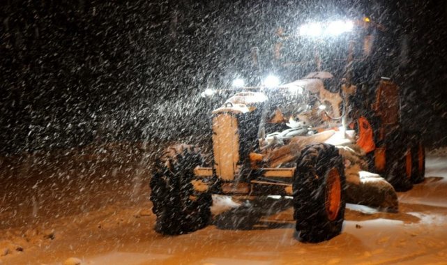 Meteoroloji uyarmıştı, Doğu'nun yüksek rakımlı geçit noktalarında kar ve tipi etkili oldu