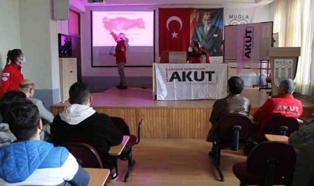 Milas'ta öğrenciler deprem konusunda bilgilendirildi