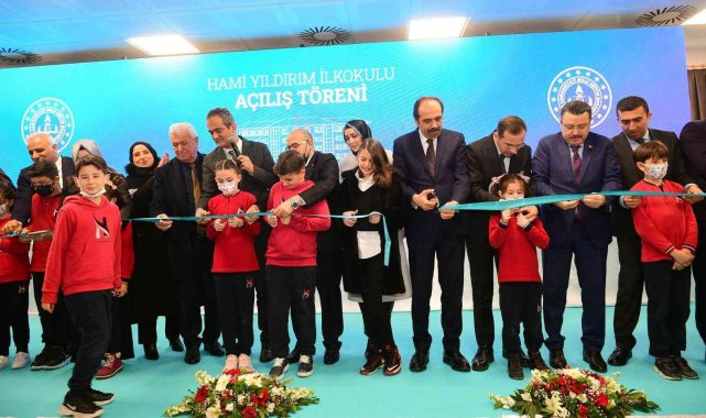 Milli Eğitim Bakanı Mahmut Özer, Trabzon&#039;da işadamı Hami Yıldırım tarafından yaptırılan ilkokulun açılışını yaptı
