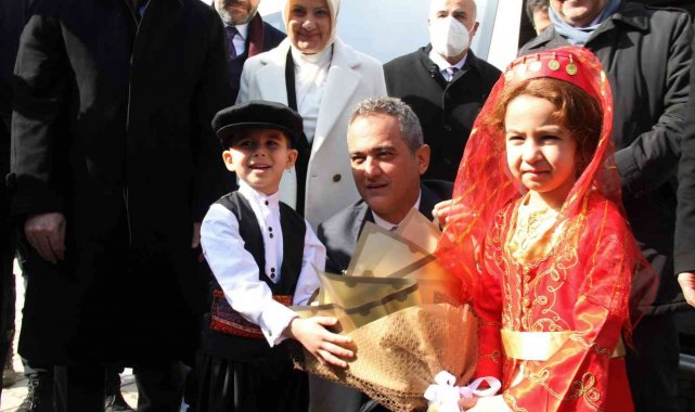 Milli Eğitim Bakanı Özer, Elazığ&#039;da kütüphanenin açılışını gerçekleştirdi