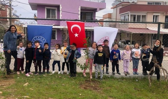 Minik eller, fidanları toprakla buluşturdu
