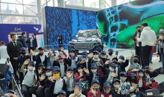 Minik öğrencilerden yerli otomobil Togg'a ilgi