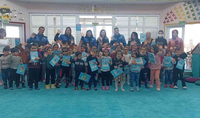 Minik öğrencilere 'polislik' mesleği tanıtıldı
