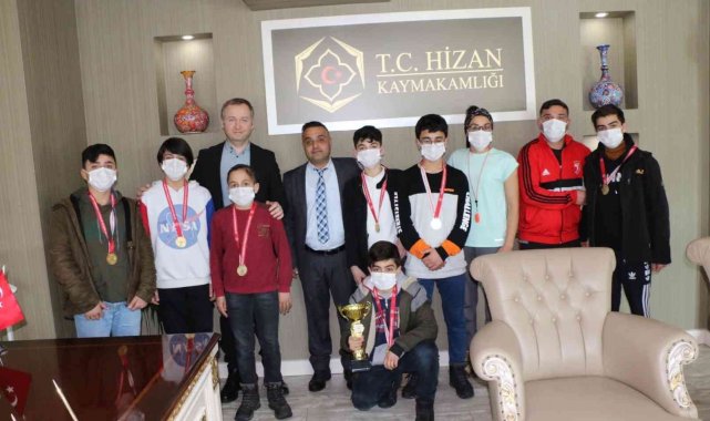 Minik pehlivanlardan Kaymakam Yelek'e ziyaret