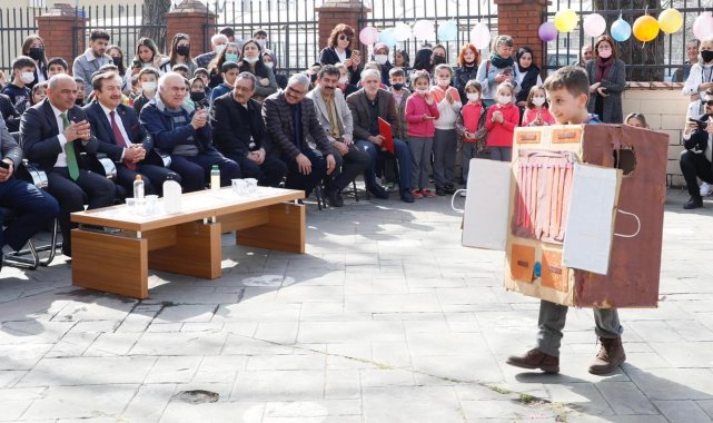 Miniklerden geri dönüşüm defilesi