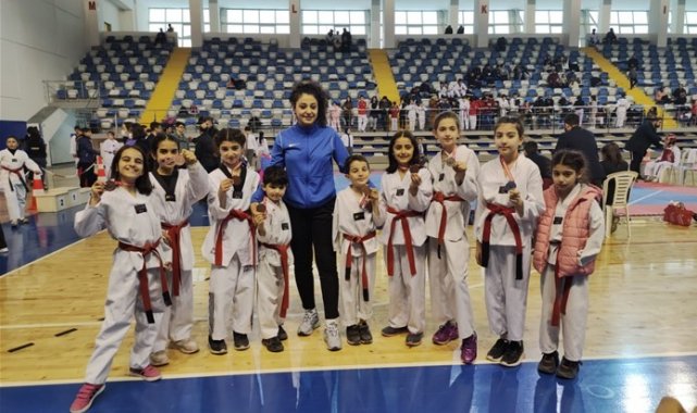 Miniklerden ilk resmi müsabakada 8 madalya