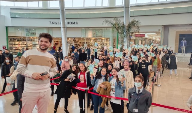 Miraç Çağrı Aktaş Mersin'de okurlarıyla buluştu