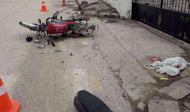 Motosiklet yayaya çarptı: 1 ağır yaralı