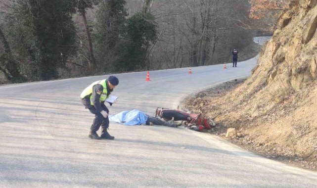 Motosikletle kamyona çarptı, olay yerinde can verdi