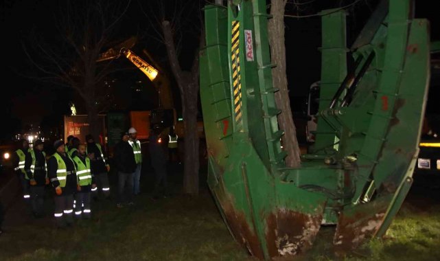 Mudanya yolunda ağaç seferberliği