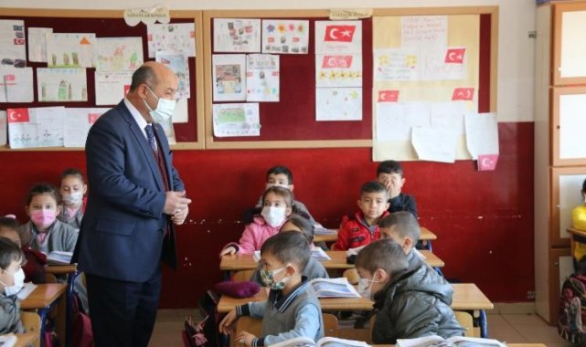 Müdür Başyiğit, öğrencilere bol bol fidan dikmelerini tavsiye etti