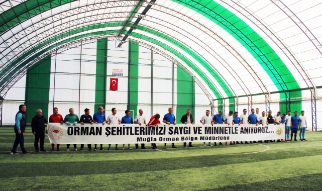 Muğla Orman Bölge Müdürlüğü Ormancılık Haftası çerçevesinde işletmeler arası düzenlenen futbol turnuvasında aileleri ile birlikte hem eğlendiler, hem spor yaptılar.