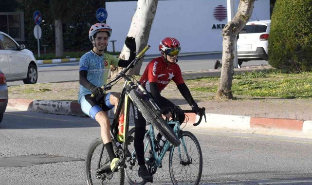 Muratpaşa'da Atatürk'ün gelişi anısına bisiklet turu