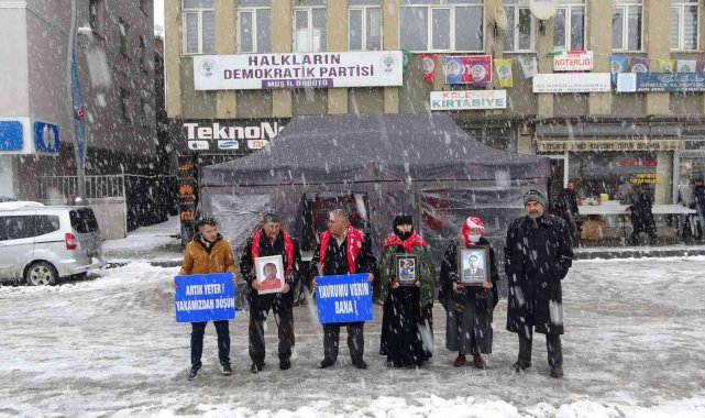 Muşlu annelerin kar altında evlat nöbeti