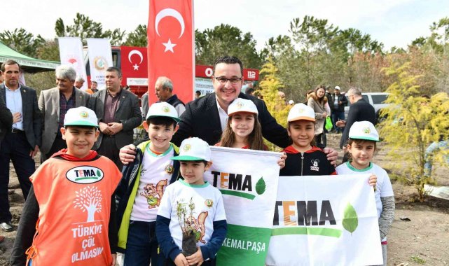 Mustafakemalpaşa'da miniklerden 15 bin fidan
