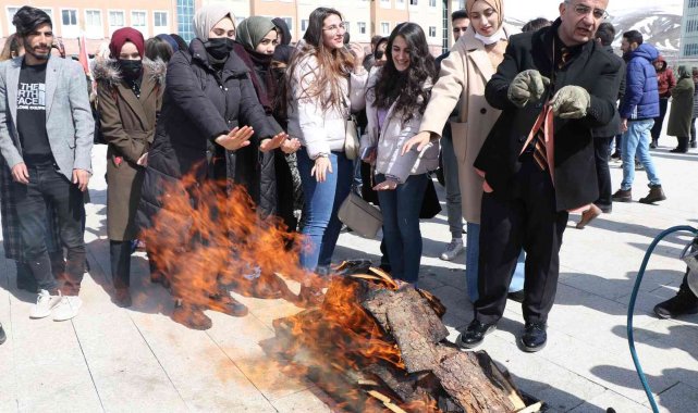 Nevruz ateşi üzerinden atlamaya değil ısınmaya yaradı