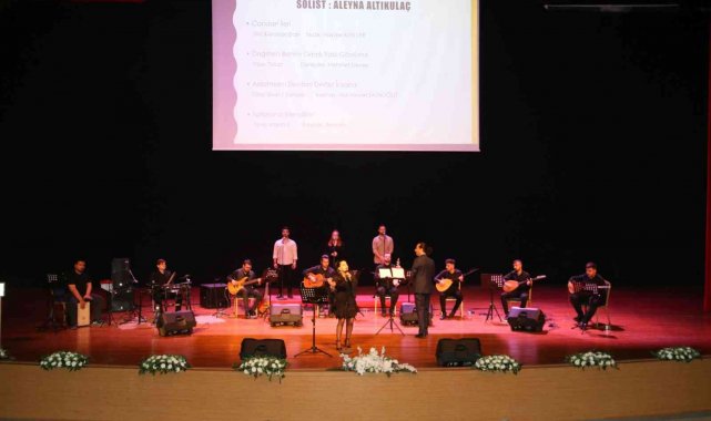 NEVÜ&#039;lü öğrenciler &#039;Türk Halk Müziği&#039; konseri gerçekleştirdi