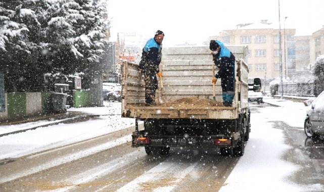 Nilüfer Belediyesi karla mücadeleyi aralıksız sürdürüyor