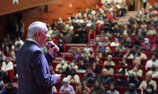 Nurullah Genç ile 'Başarı Bedel İster' konferansı yapıldı