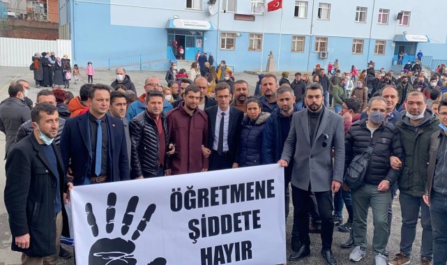 Öfkeli veli, öğrencilerin gözü önünde öğretmeni darp etti