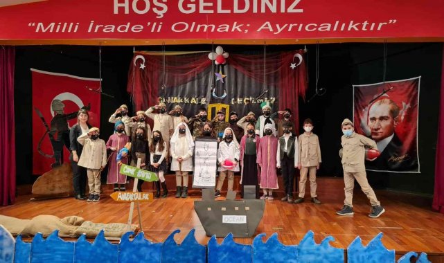 Öğrenciler 18 Mart&#039;ı tiyatro ve şiirlerle andı