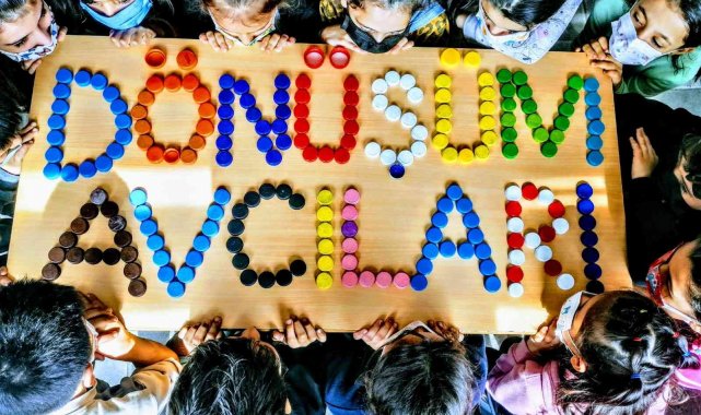 Öğrenciler atık olan her şeyi 'Geri Dönüşüm'de kullandılar