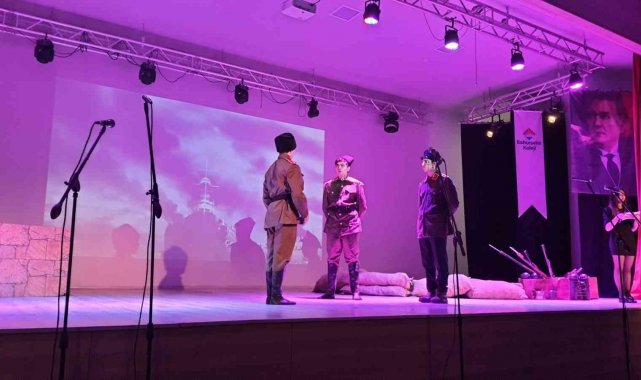 Öğrenciler Çanakkale şehitlerini andı