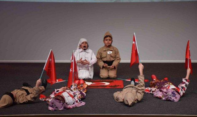 Öğrenciler İstiklal Marşını okumak için yarıştı