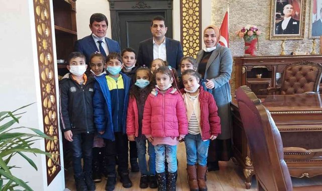 Öğrenciler, Karlıova Kaymakamını ziyaret etti