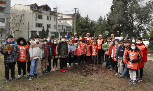 Öğrenciler, kiraz fidanı dikti