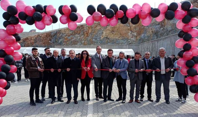 Öğrenciler projelerini bilim fuarında sergiledi