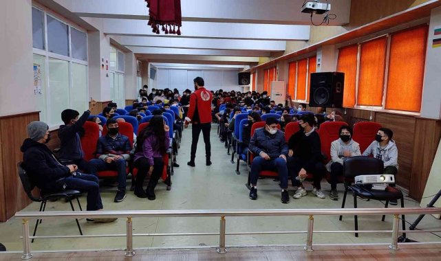 Öğrenciler terör konusunda bilgilendiriliyor