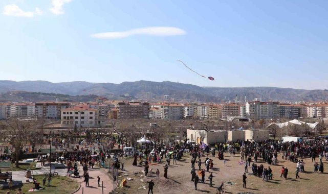 Öğrenciler uçurtma şenliğinde eğlendi