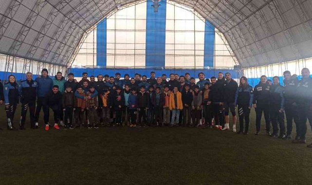 Öğrenciler Vanspor futbolcularıyla bir araya geldi
