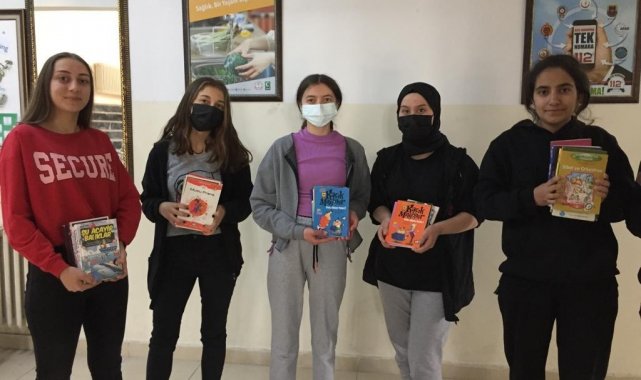 Öğrencilerden kitap toplama kampanyası