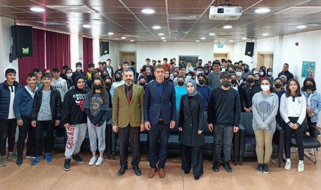 Öğrencilere avukatlık mesleği anlatıldı